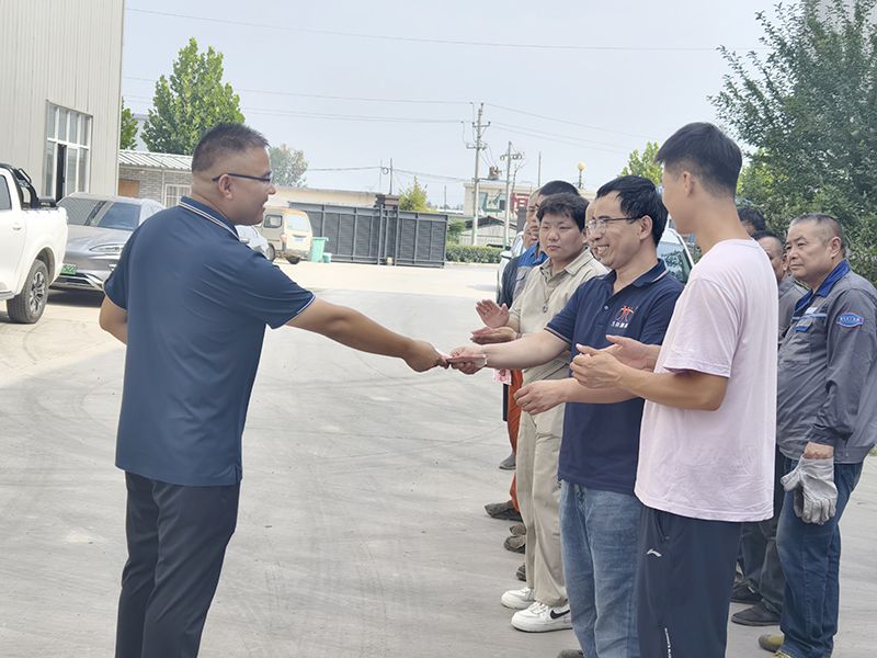 我們比不了河南礦山，但是，我們可以努力學(xué)習(xí)人家，把涼氣送到一線去